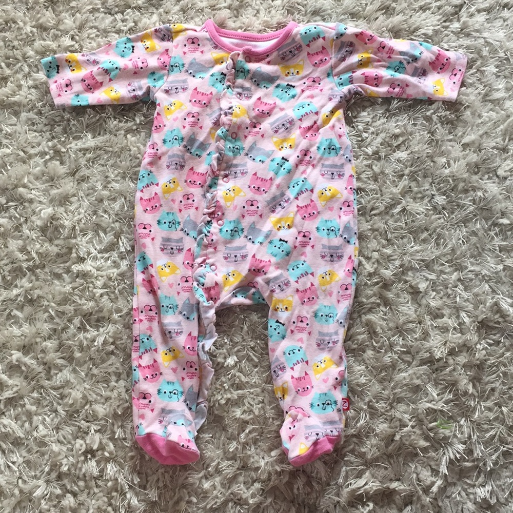 Zutano Sz 6 months Kitty Cat footed onesie